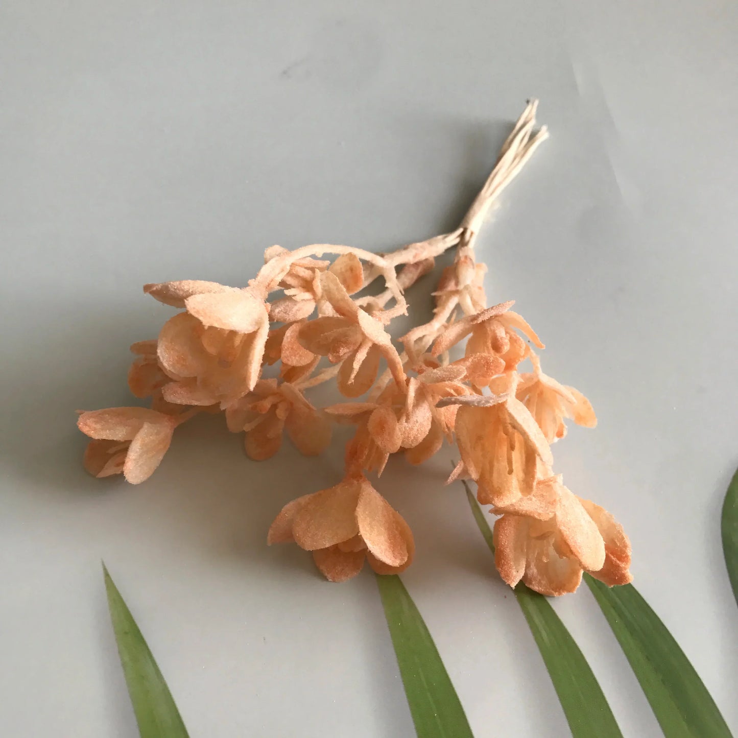 DecorBites™ Plantas artificiales: césped verde, ramitas y hojas artificiales para decoración de bodas y del hogar