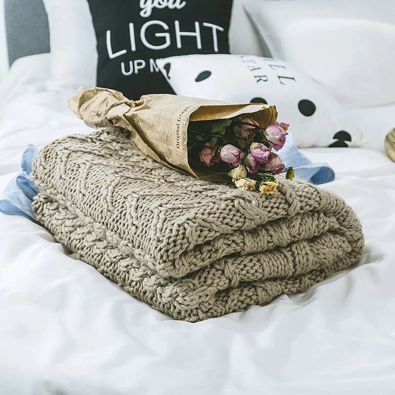 بطانية صوف محبوكة سميكة باللون البيج الكاكي من DecorBites™