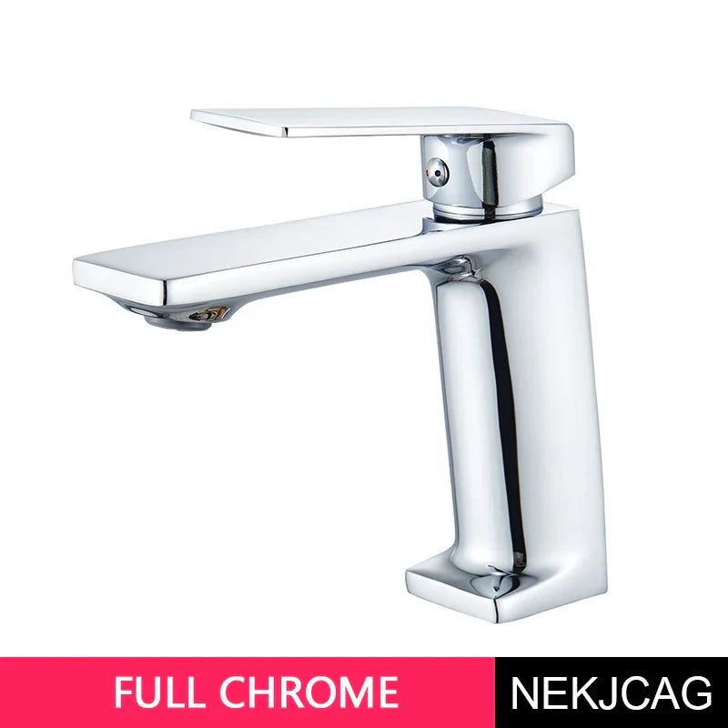 صنبور حوض الحمام الأسود الذهبي من DecorBites™: صنبور حوض حمام أنيق مثبت على السطح بمقبض ذهبي