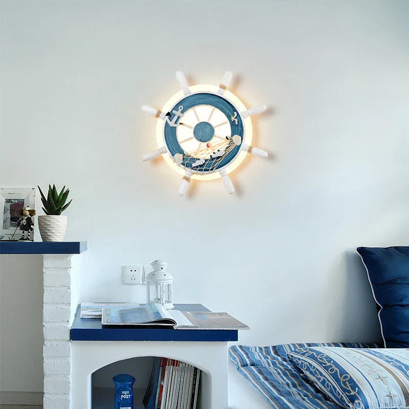 Luz de pared LED para niños Decorbites™ con timón de barco - Decoración mediterránea de tema oceánico