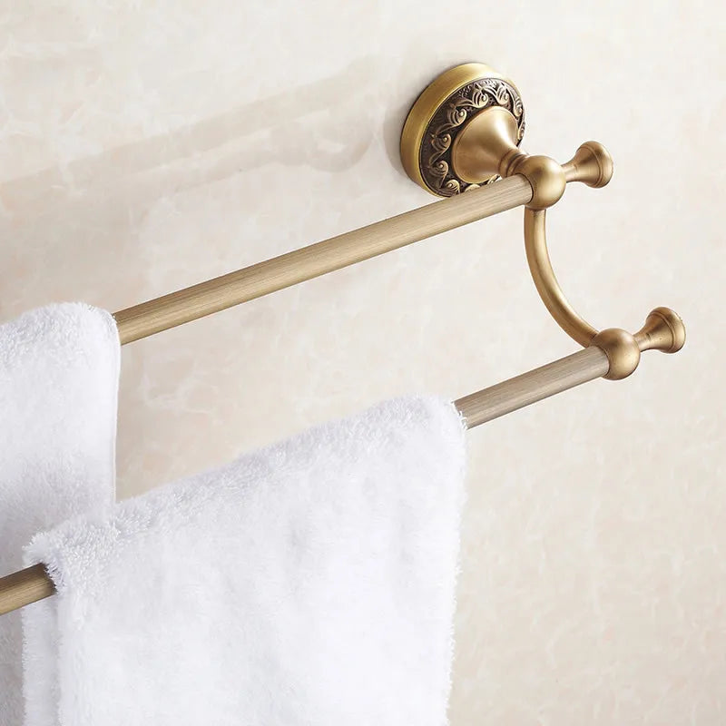 حامل مناشف مزدوج من نحاس عتيق من DecorBites™