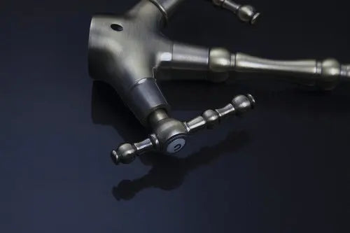 صنبور خلاط مطبخ دوار من ديكوربايتس™ مصنوع من النحاس العتيق