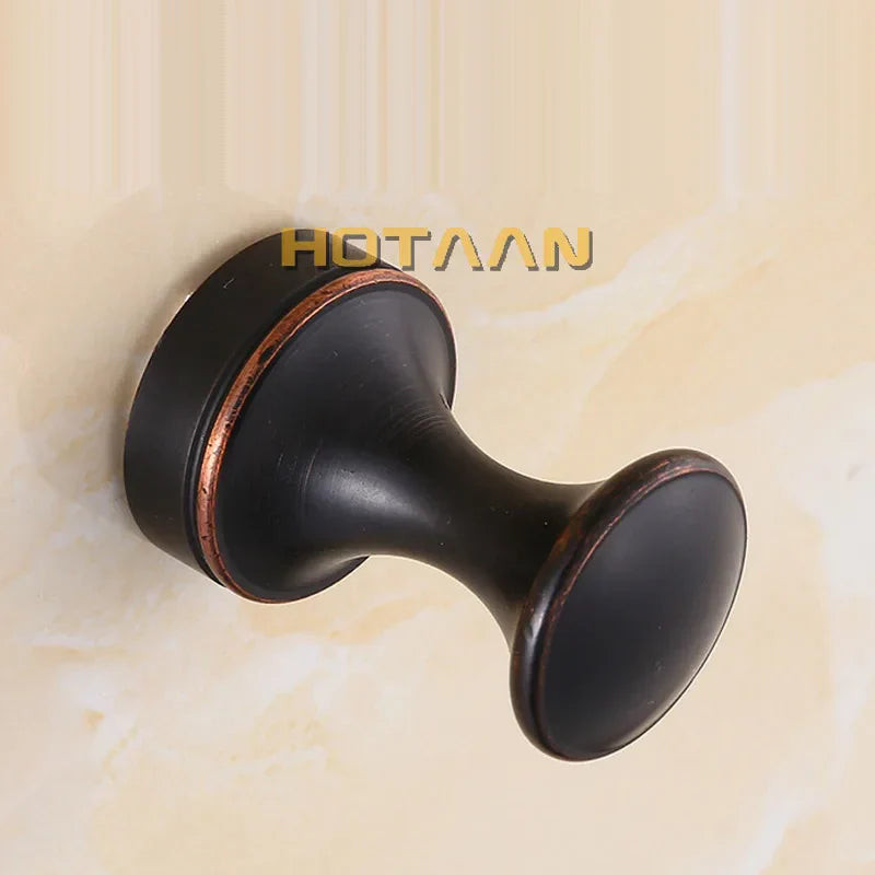 خطاف تعليق الملابس على الحائط من النحاس العتيق من DecorBites™، وعلاقة رداء الحمام