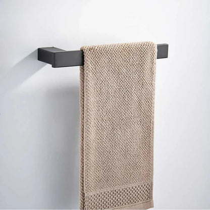 مجموعة أدوات الحمام DecorBites™ باللون الأسود غير اللامع: حامل ورق، حامل فرشاة أسنان، قضيب مناشف