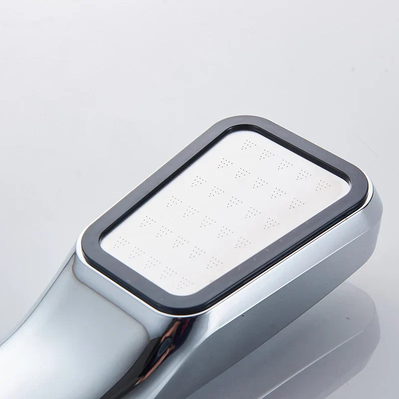 Cabezal de ducha DecorBites™ con aumento de presión del 300% y 300 orificios para baño