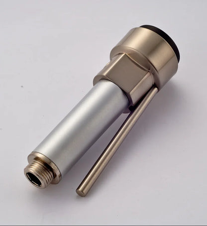 Cabezal rociador para grifo de cocina DecorBites™ con luz LED multicolor de 3 colores.