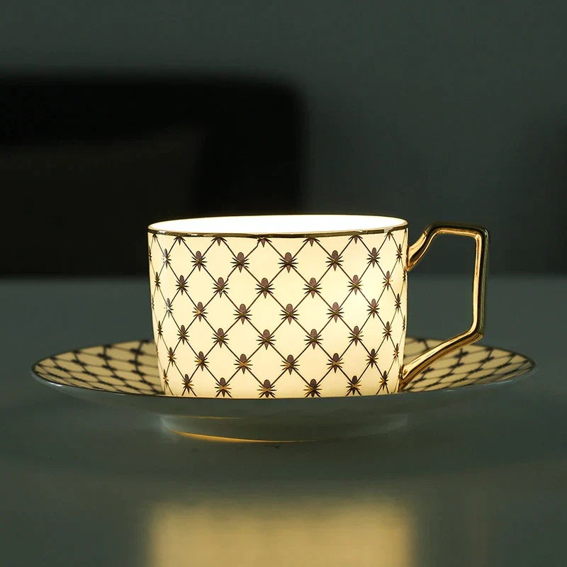 طقم قهوة DecorBites™ مكون من 3 قطع من الخزف الصيني العظمي سعة 200 مل وفنجان شاي من البورسلين باللون الذهبي الشمالي