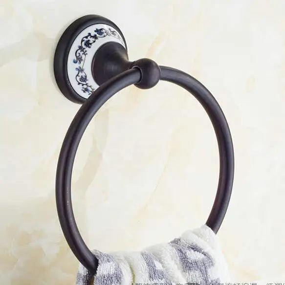مجموعة إكسسوارات الحمام DecorBites™ المصنوعة من البورسلين الأسود والنحاس