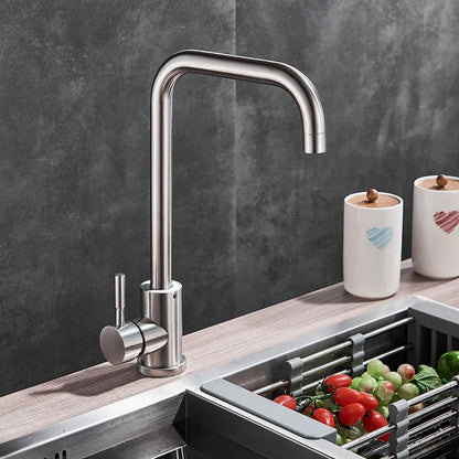 Grifo de cocina DecorBites™ de níquel cepillado con caño giratorio y monomando.