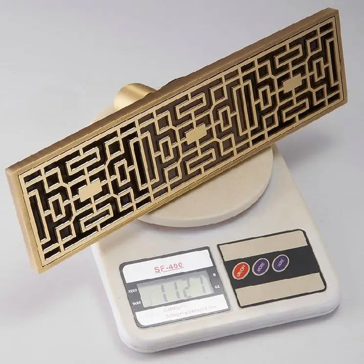 مصفاة أرضية دش خطية من نحاس عتيق من DecorBites™ مع غطاء منحوت فني