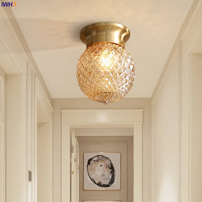 Lámpara de techo LED DecorBites™ con bola de cristal, estilo moderno vintage en cobre.