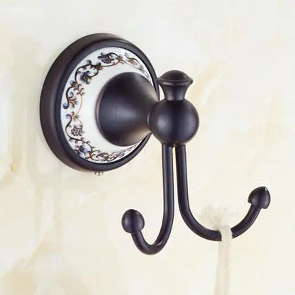 مجموعة إكسسوارات الحمام DecorBites™ المصنوعة من البورسلين الأسود والنحاس