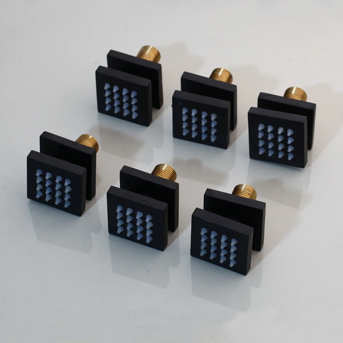 صنبور دش التدليك الأسود DecorBites™، صمام التحكم بستة فوهات، مثبت على الحائط من النحاس المربع