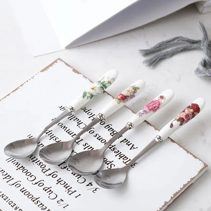 طقم ملاعق قهوة DecorBites™ مكون من 6 قطع، مصنوع من الخزف العظمي الأوروبي وأدوات مائدة من الفولاذ المقاوم للصدأ