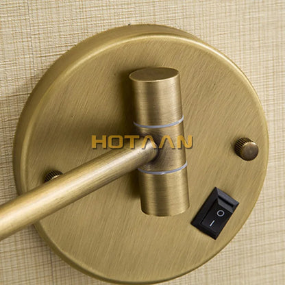 مرآة مكياج DecorBites™ دائرية مقاس 8 بوصات مزودة بإضاءة LED مع تكبير مزدوج 3X/1X