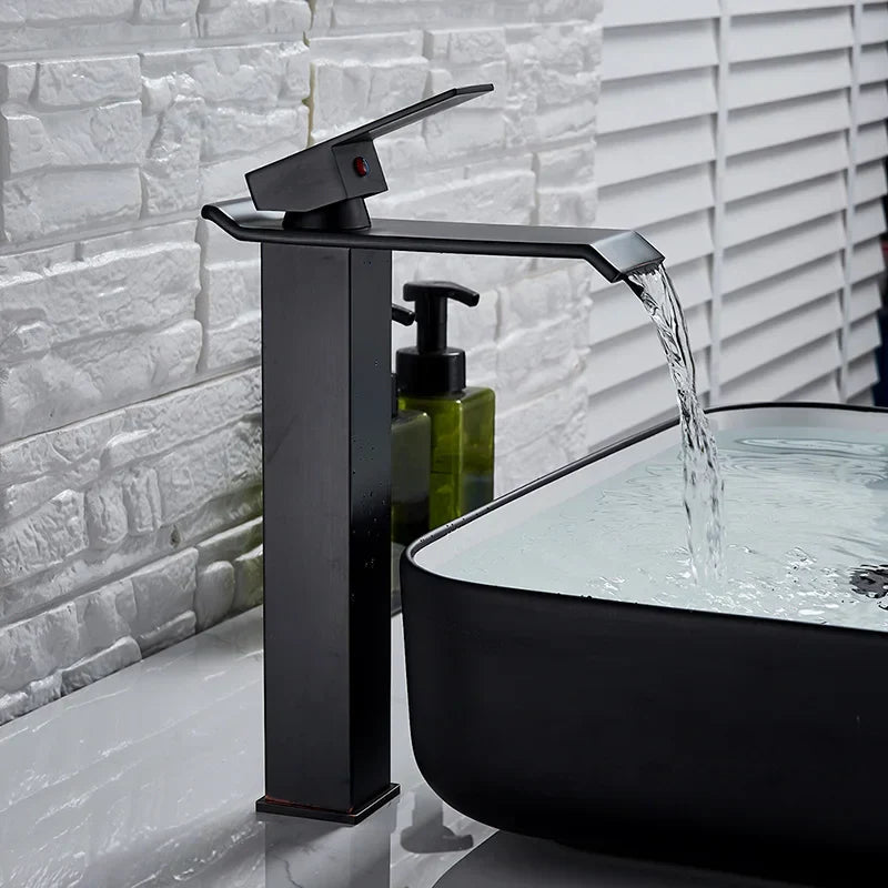 Grifo de Lavabo de la Cuenca de Oro Decorbites™ Mezclador de un Solo Nivel para Agua Caliente y Fría en el Baño