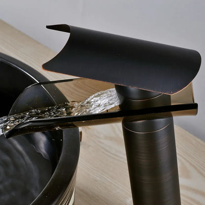 Grifo mezclador de lavabo tipo cascada con caño de cristal en bronce negro DecorBites™ - Grifo de encimera para montaje sobre cubierta