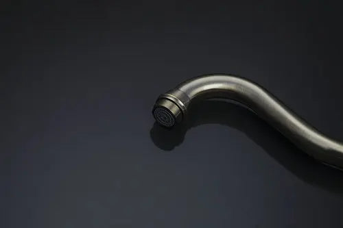 صنبور خلاط مطبخ دوار من ديكوربايتس™ مصنوع من النحاس العتيق