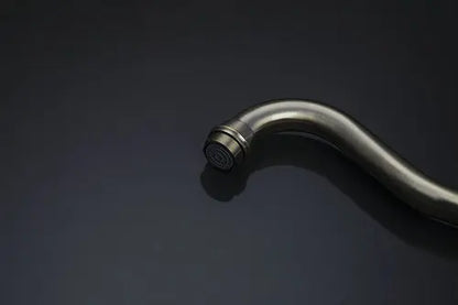 صنبور خلاط مطبخ دوار من ديكوربايتس™ مصنوع من النحاس العتيق