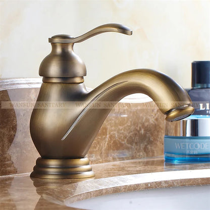 صنبور حوض الحمام ذو المقبض الواحد المصنوع من النحاس العتيق DecorBites™.