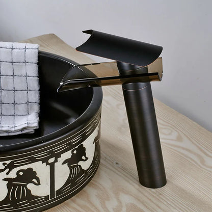Grifo mezclador de lavabo tipo cascada con caño de cristal en bronce negro DecorBites™ - Grifo de encimera para montaje sobre cubierta