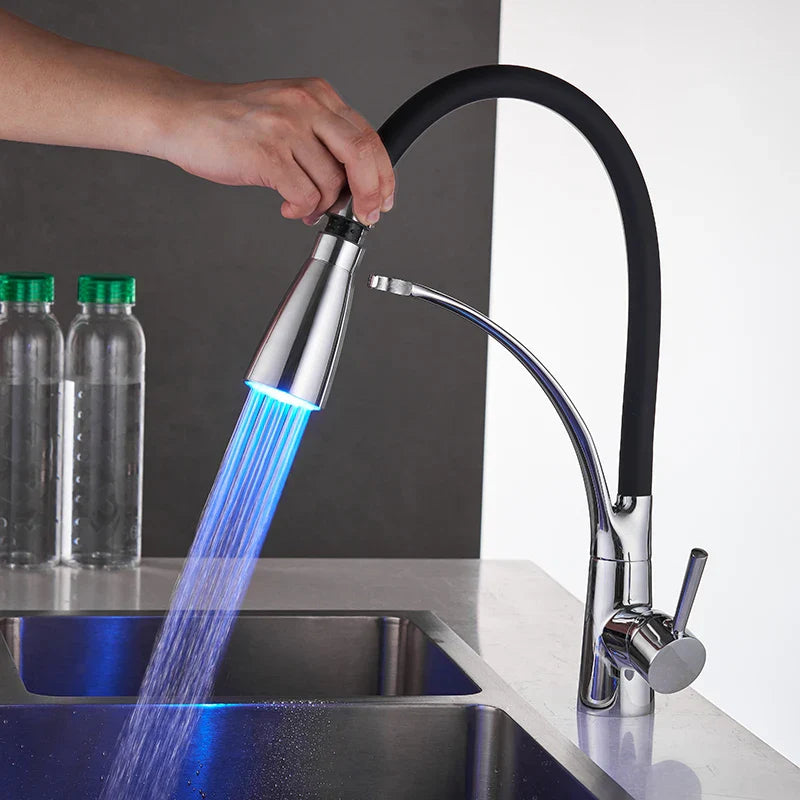 Grifo de cocina LED Decorbites™ con diseño de goma y mango único de extracción inferior