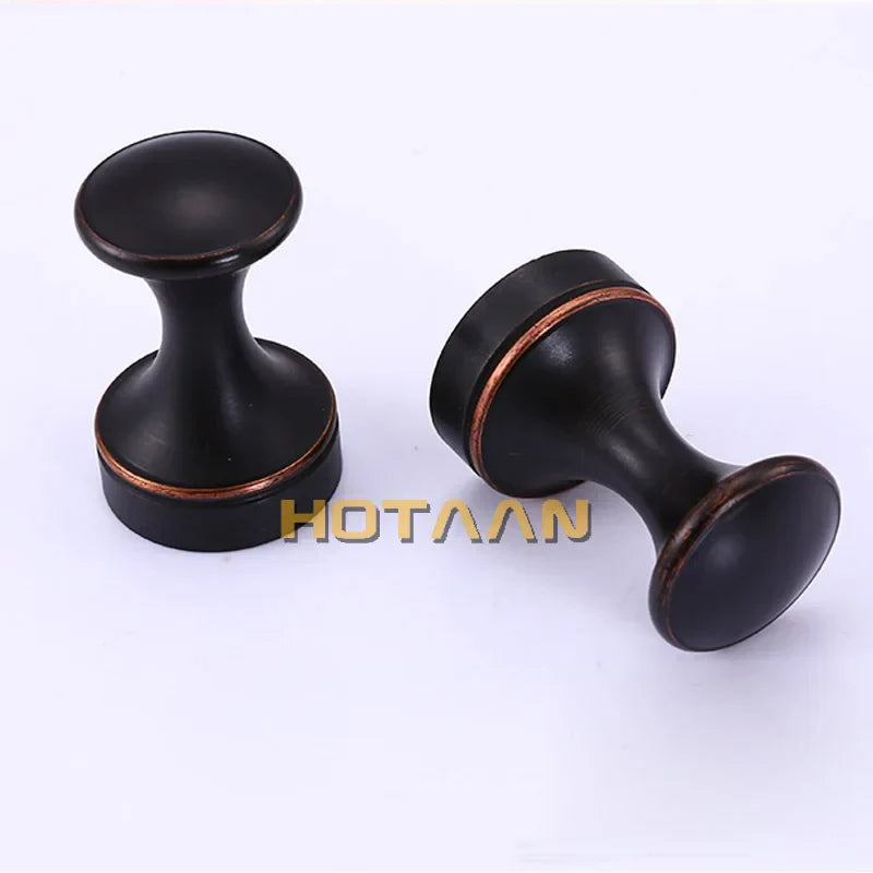 خطاف تعليق الملابس على الحائط من النحاس العتيق من DecorBites™، وعلاقة رداء الحمام