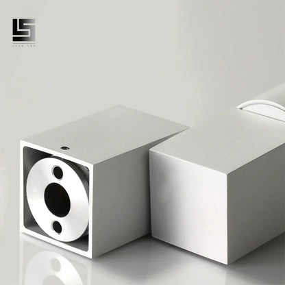 DecorBites™ 5W مصباح سفلي بزاوية قابلة للتعديل، لون كروم/أبيض/أسود، تركيب سطحي دافئ/أبيض طبيعي