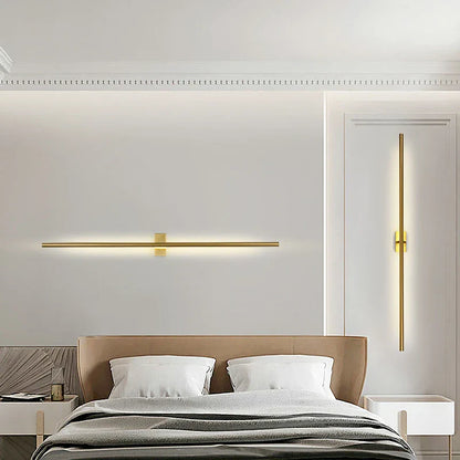 Aplique de pared LED DecorBites™ con tubos metálicos lineales dorados para espejos de baño y sala de estar modernos