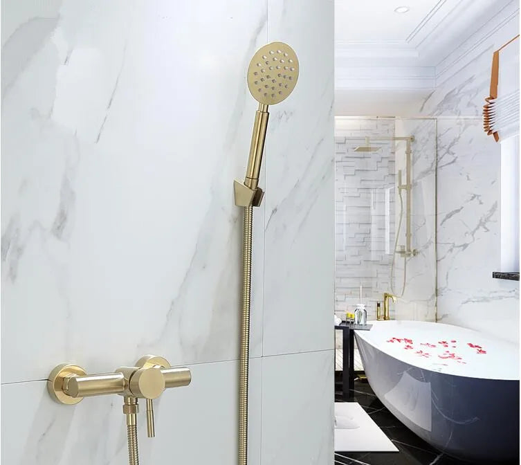 Juego de grifería de ducha mural DecorBites™ en oro cepillado para baño con mezclador de agua fría y caliente.