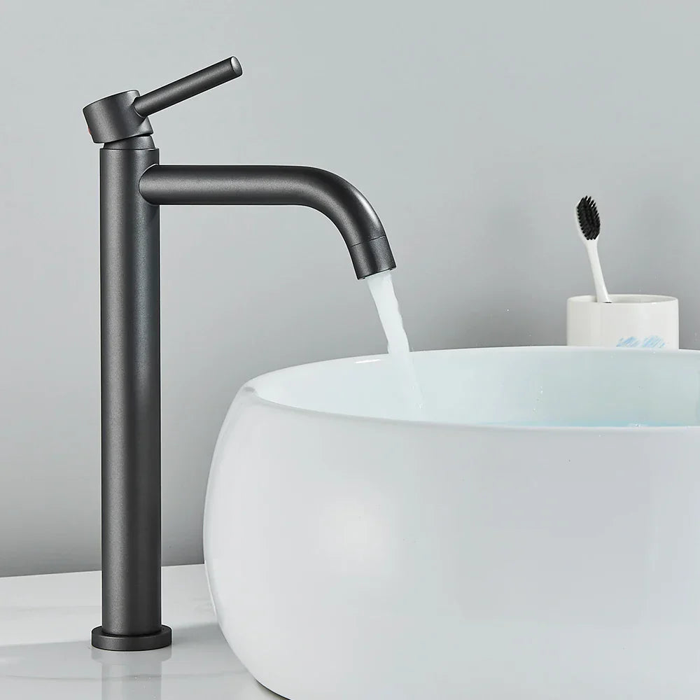 Grifo mezclador para lavabo DecorBites™ negro de montaje en cubierta | Grifo de agua fría y caliente para lavabo de baño