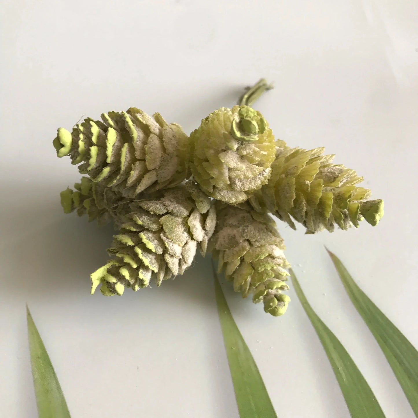 Corona de flores artificiales DecorBites™ para decoración del hogar, bodas y fiestas (DIY)