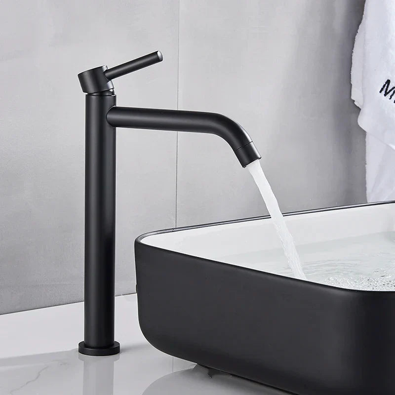 Grifo mezclador para lavabo DecorBites™ negro de montaje en cubierta | Grifo de agua fría y caliente para lavabo de baño