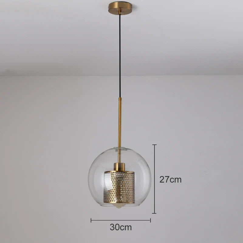 Lámpara colgante DecorBites™ con bola de cristal y malla dorada, estilo industrial para cocina.