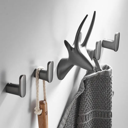 Ganchos para bata DecorBites™ color gris plomo: Perchero de pared para toallas, ropa, sombreros y abrigos.