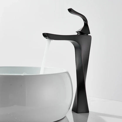 Grifo monomando para lavabo DecorBites™ de bronce negro.