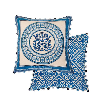 Funda para cojín de lanzamiento Hydrangea Peacock Toile™ Decorbites, azul Delft vintage