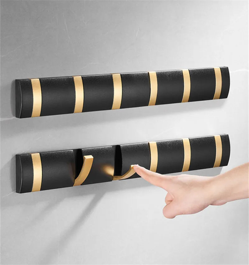 خطاف رداء قابل للطي من الألومنيوم من DecorBites™ باللون الأسود والذهبي، يُعلق على الحائط، ويُعلق على باب المطبخ