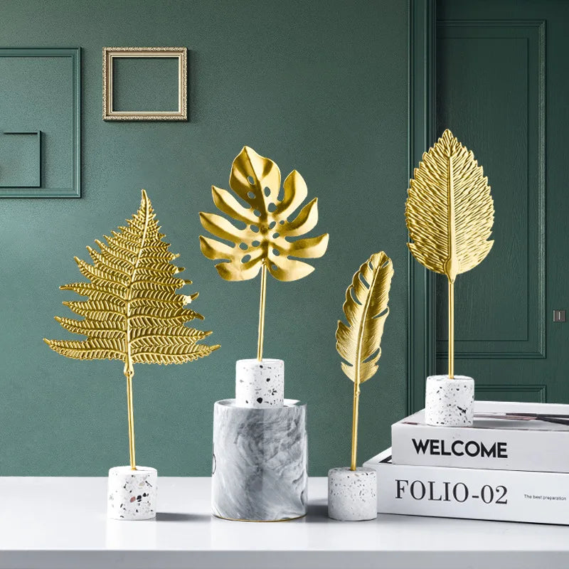 Decorbites™ Goldblatt-Dekorationen auf Marmorsockel – Kreative Metallhandwerkskunst für die Raumdekoration