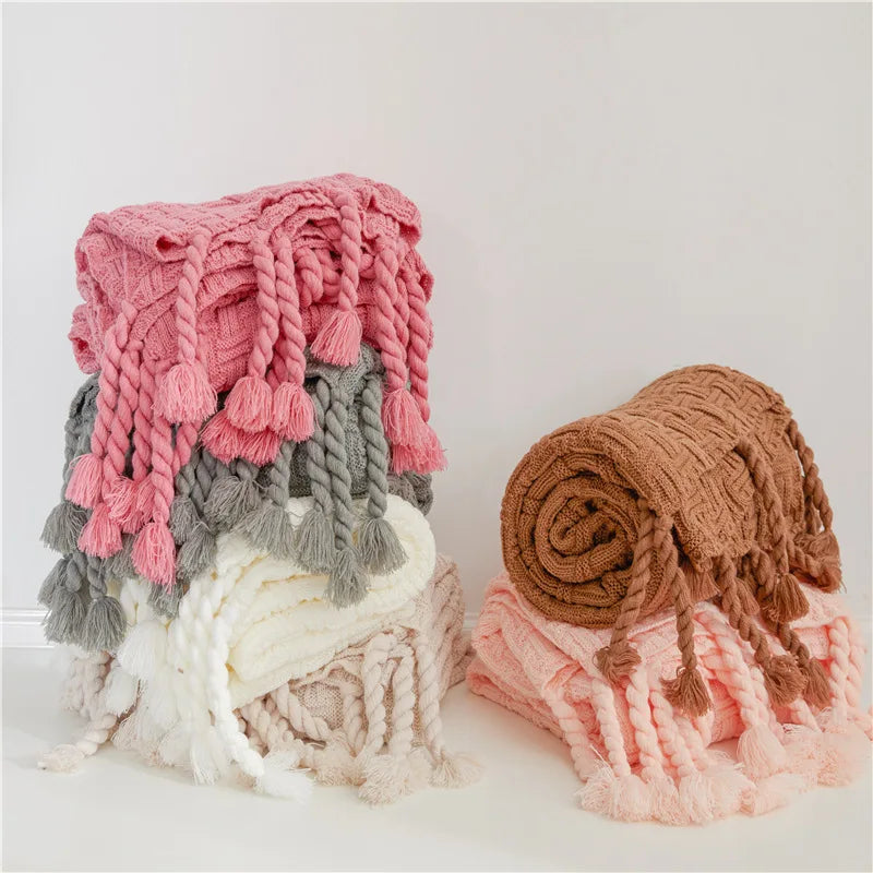Manta DecorBites™ Cozy Fringed Plaid: Manta de sofá suave de acrílico tejido para decoración del hogar y ropa de cama.