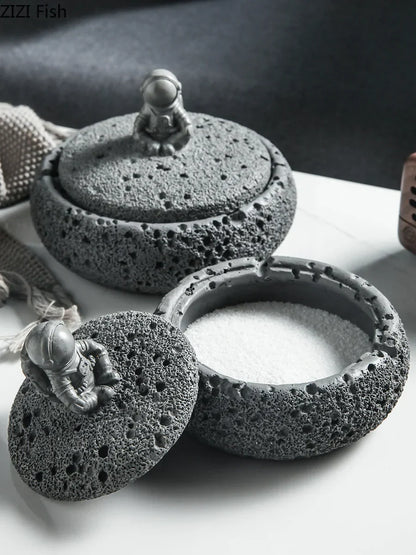 DecorBites™ Cement Astronaut Ashtray with Lid - High Temperature Resistant Cigar Ashtray