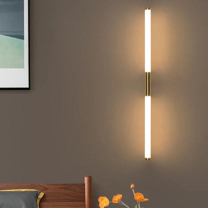 Aplique de pared lineal LED DecorBites™ con tubo metálico dorado para sala de estar, dormitorio y pasillo