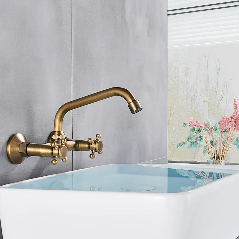 صنبور مطبخ نحاسي عتيق من DecorBites™ مع صنبور دوار وخلاط بمقبضين