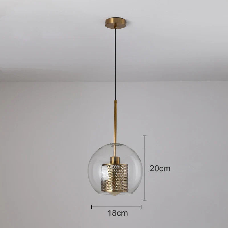 Lámpara colgante DecorBites™ con bola de cristal y malla dorada, estilo industrial para cocina.