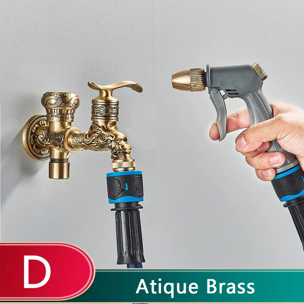 Grifo de pared DecorBites™ con diseño de dragón tallado en latón antiguo para baño y exteriores.