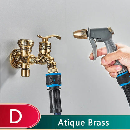 Grifo de pared DecorBites™ con diseño de dragón tallado en latón antiguo para baño y exteriores.