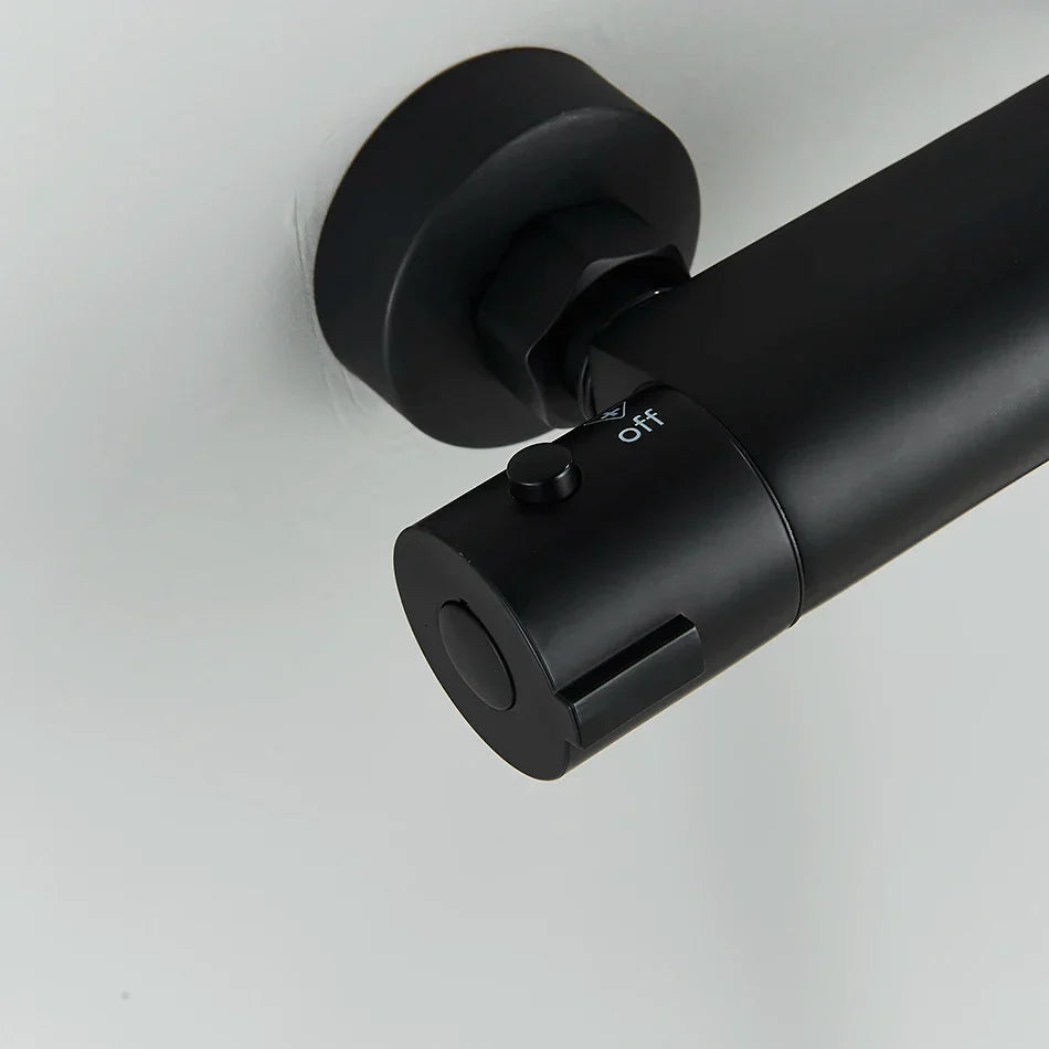 طقم دش ترموستاتي من ديكوربايتس™ باللونين الأسود والكروم مع حامل حائط - إكسسوارات الحمام