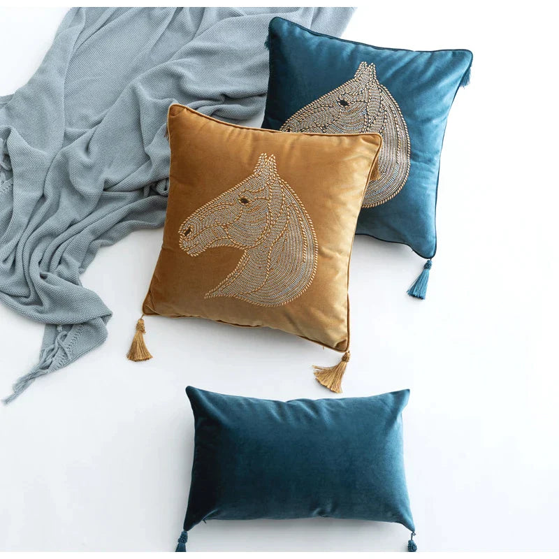 غطاء وسادة مربع من DecorBites™ ذهبي مرصع بأحجار الراين مع شرابات غطاء زخرفي فاخر