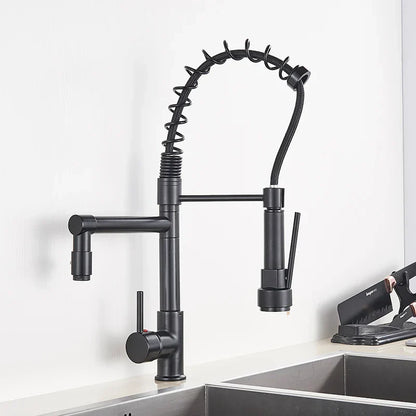 Grifo de cocina DecorBites™ de latón con caño giratorio de resorte y mezclador de agua fría y caliente