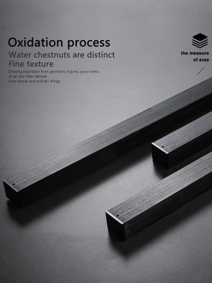 ثريا ديكوربايتس™ السوداء ذات الإضاءة LED بتصميم بسيط لغرفة المعيشة